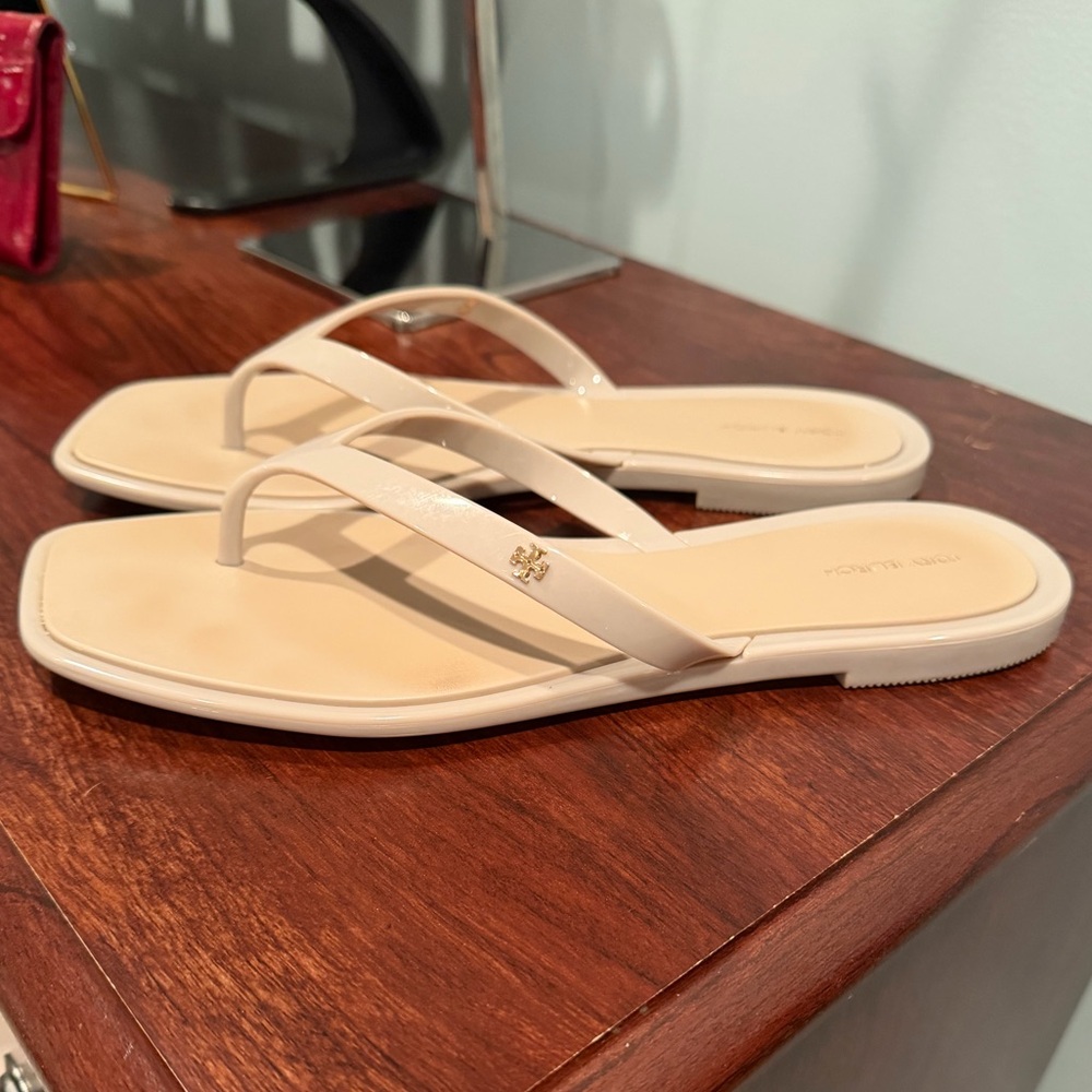 Tory Burch Nude Thin-Strap Flip Flop Sandals with Gold Logo - Picture 2 of 6